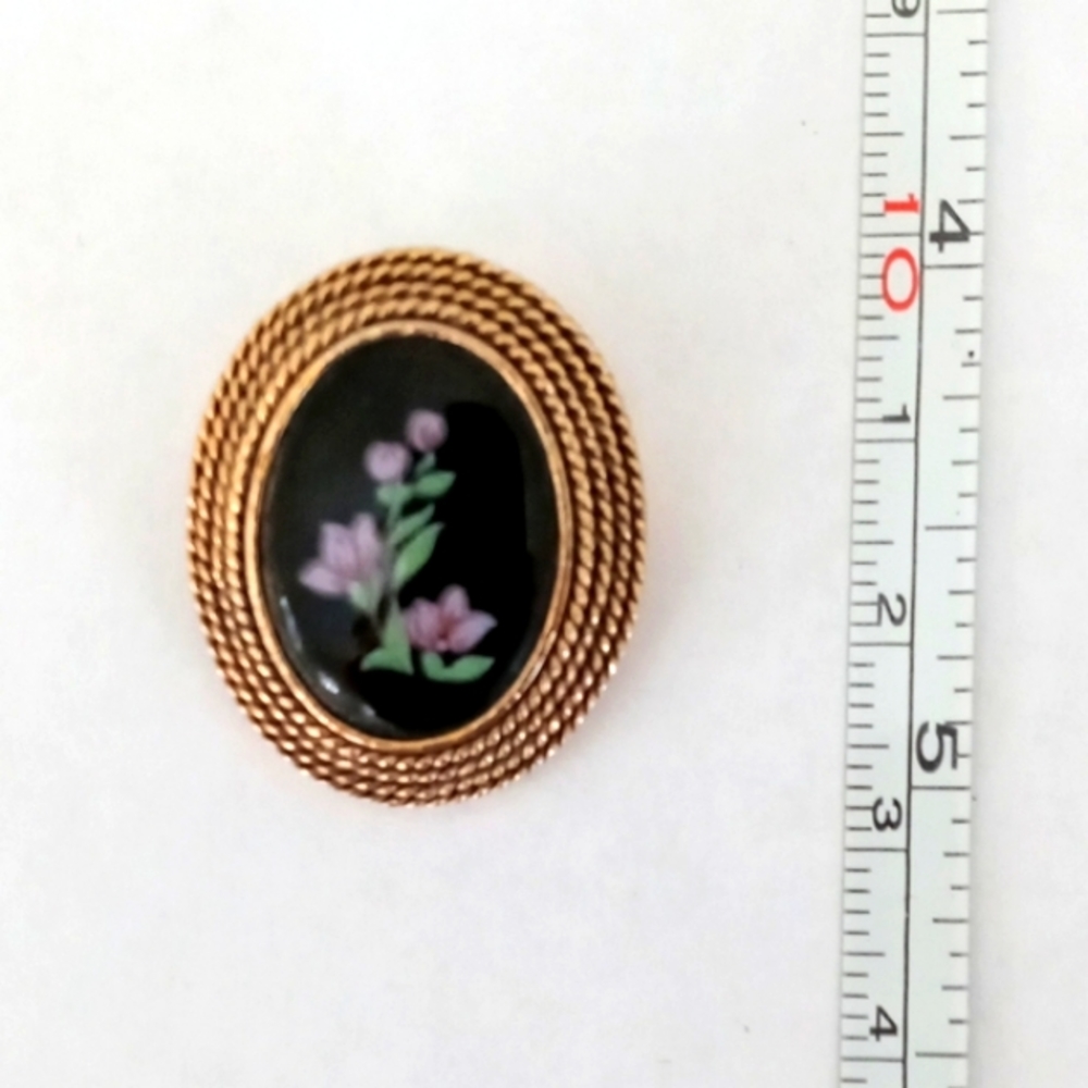 Gorgeous Classic Vintage Gold Toned and Black Brooch - Estate Jewelry
